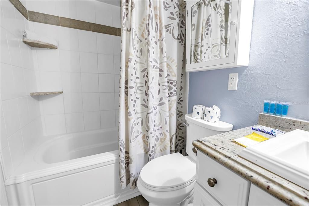 For Sale: $599,000 (1 beds, 1 baths, 865 Square Feet)