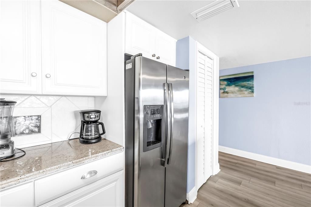 For Sale: $599,000 (1 beds, 1 baths, 865 Square Feet)