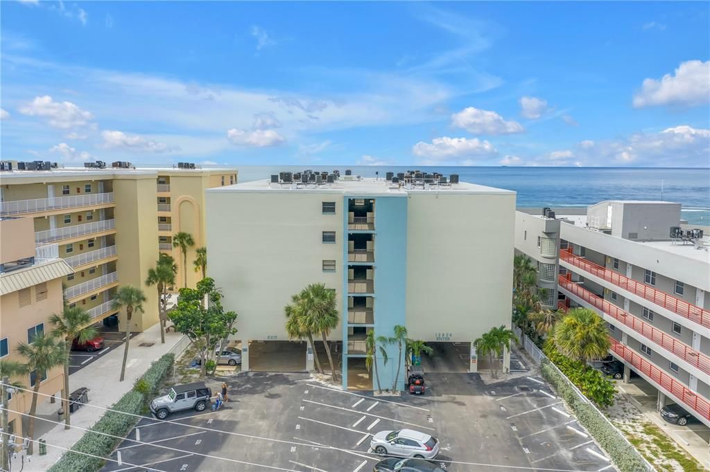 For Sale: $599,000 (1 beds, 1 baths, 865 Square Feet)