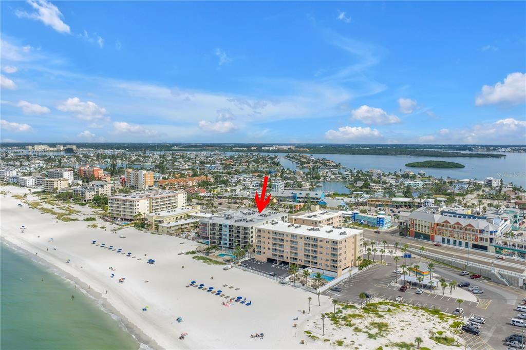 For Sale: $599,000 (1 beds, 1 baths, 865 Square Feet)