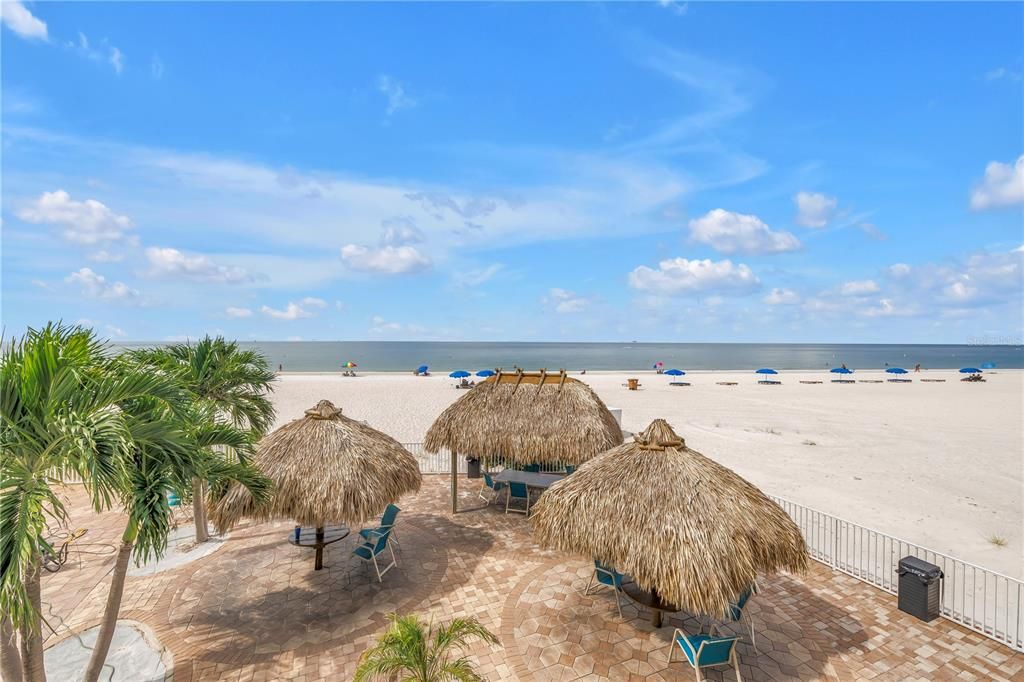 For Sale: $599,000 (1 beds, 1 baths, 865 Square Feet)