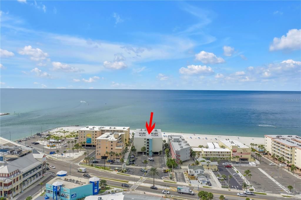 For Sale: $599,000 (1 beds, 1 baths, 865 Square Feet)