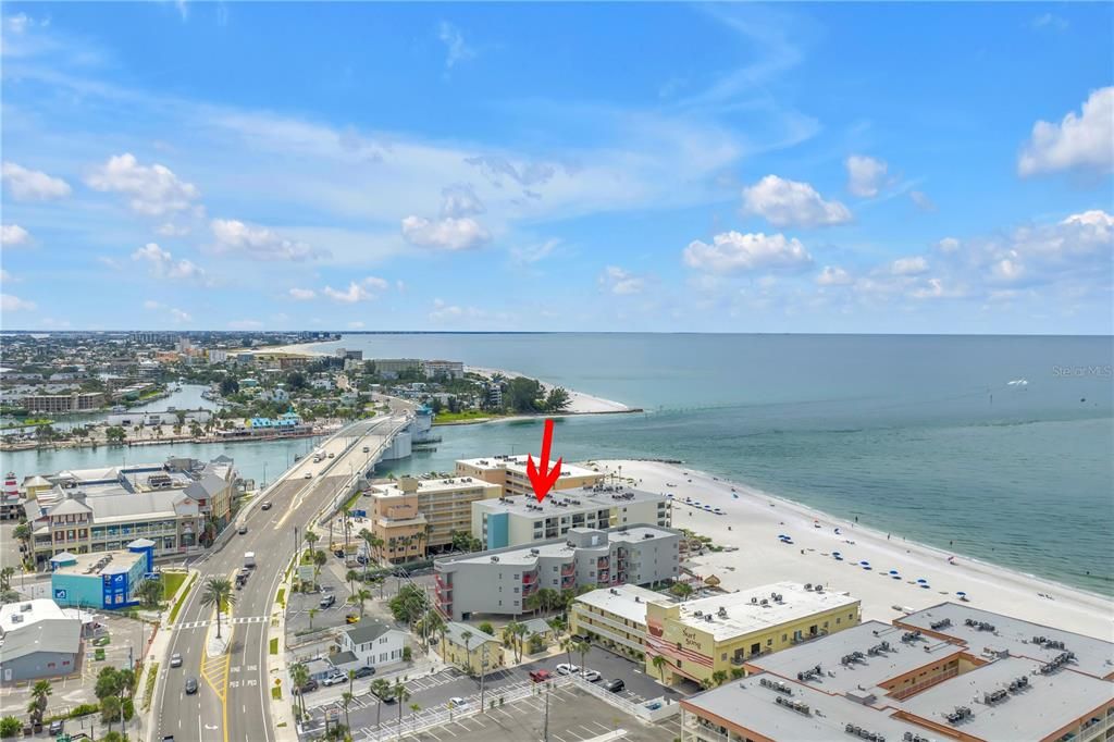 For Sale: $599,000 (1 beds, 1 baths, 865 Square Feet)