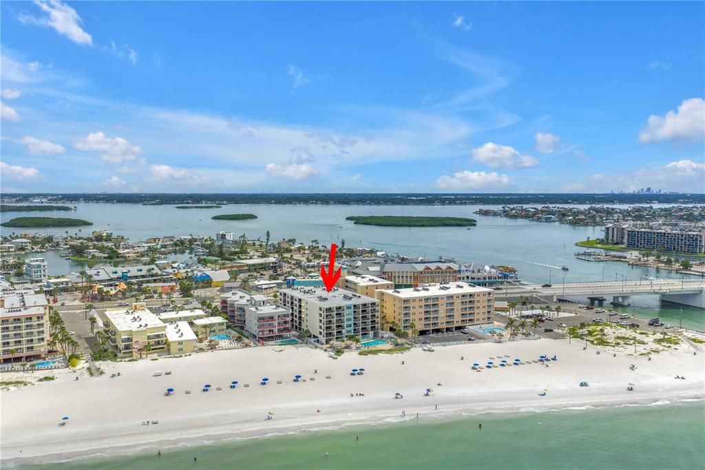 For Sale: $599,000 (1 beds, 1 baths, 865 Square Feet)