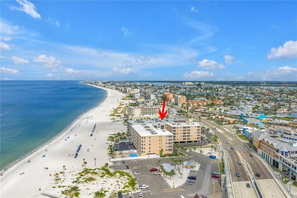 For Sale: $599,000 (1 beds, 1 baths, 865 Square Feet)