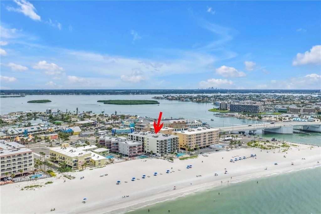 For Sale: $599,000 (1 beds, 1 baths, 865 Square Feet)