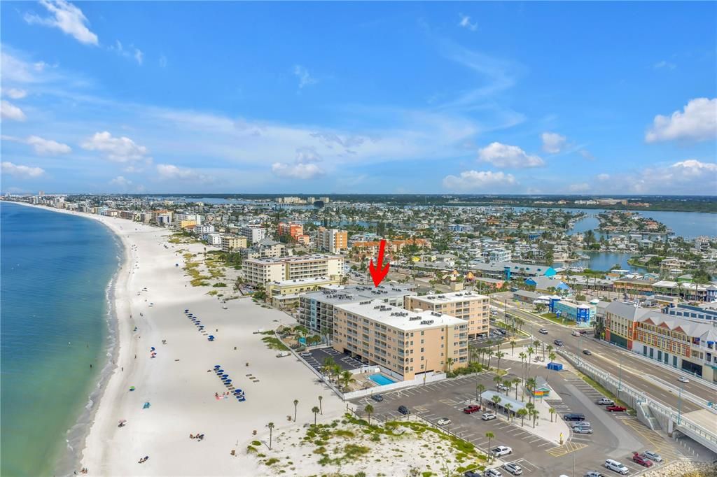 For Sale: $599,000 (1 beds, 1 baths, 865 Square Feet)