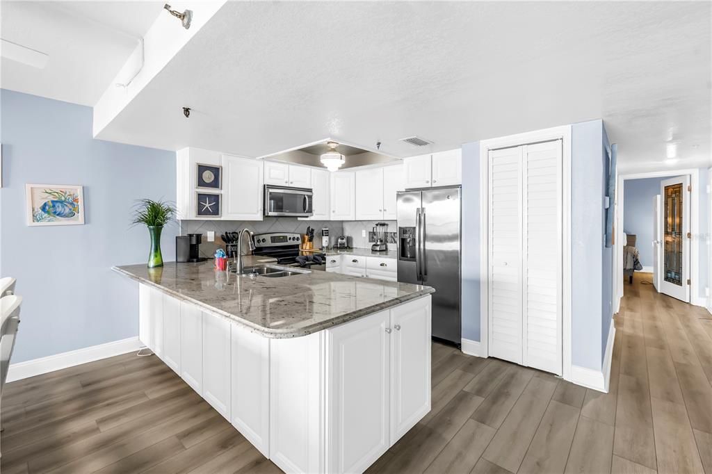 For Sale: $599,000 (1 beds, 1 baths, 865 Square Feet)