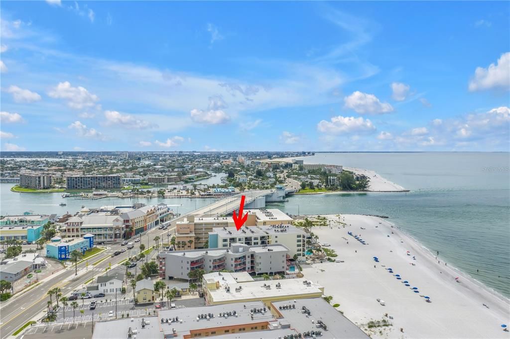 For Sale: $599,000 (1 beds, 1 baths, 865 Square Feet)