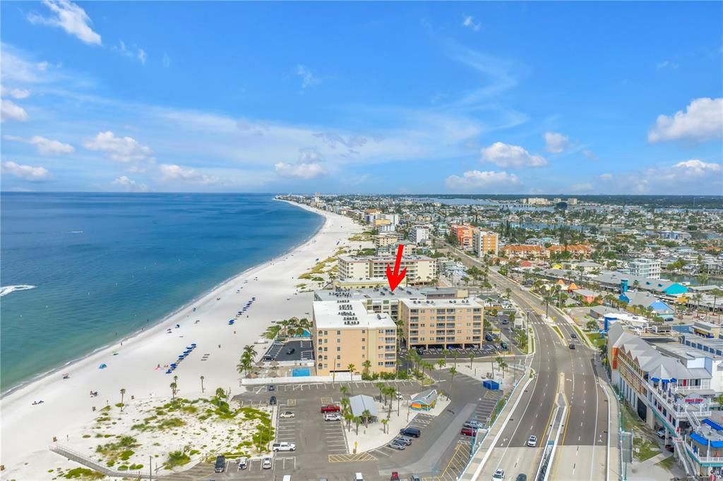 For Sale: $599,000 (1 beds, 1 baths, 865 Square Feet)