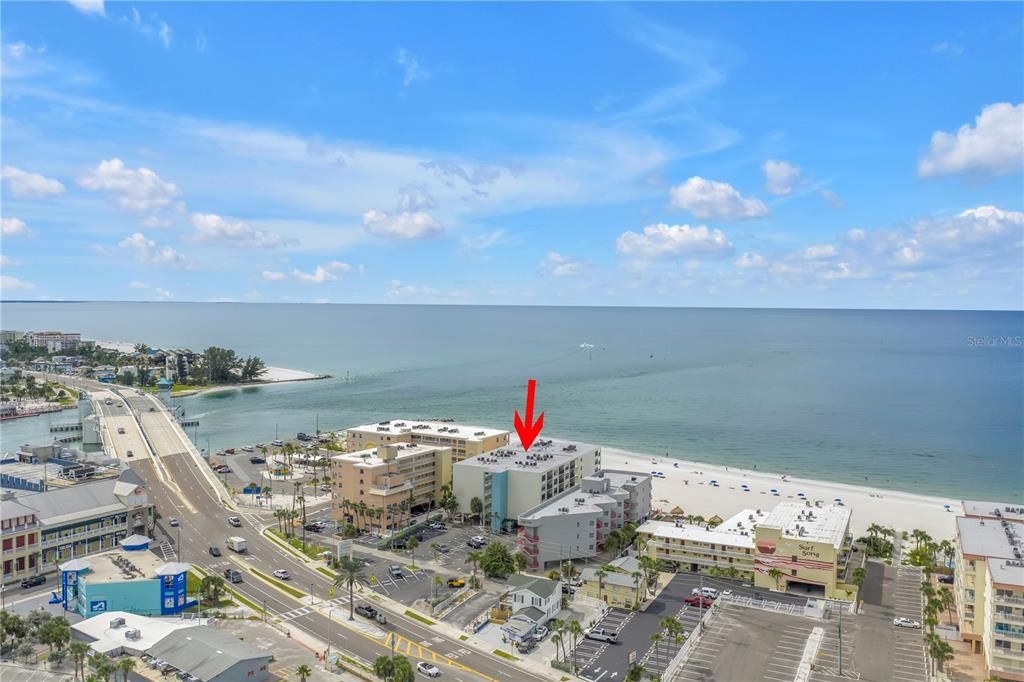 For Sale: $599,000 (1 beds, 1 baths, 865 Square Feet)