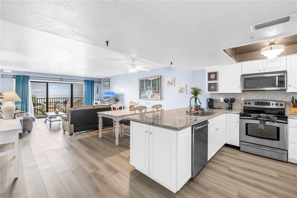 For Sale: $599,000 (1 beds, 1 baths, 865 Square Feet)