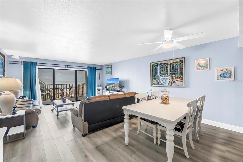 For Sale: $599,000 (1 beds, 1 baths, 865 Square Feet)