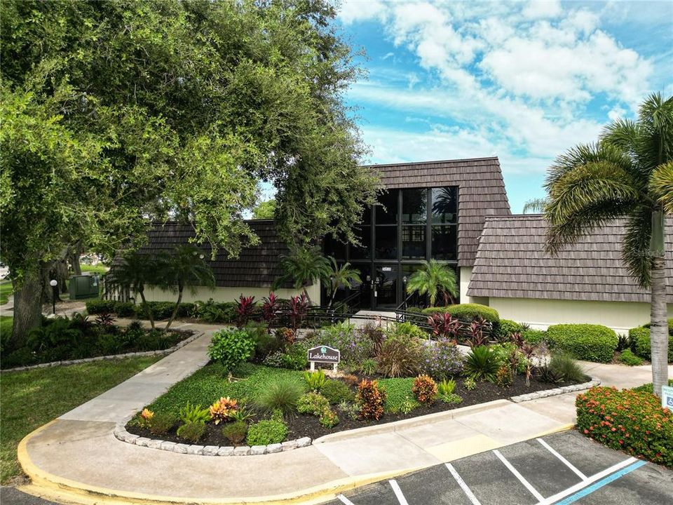 Под контрактом: $194,900 (2 спален, 2 ванн, 955 Квадратных фут)