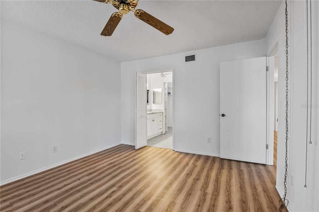 Под контрактом: $194,900 (2 спален, 2 ванн, 955 Квадратных фут)