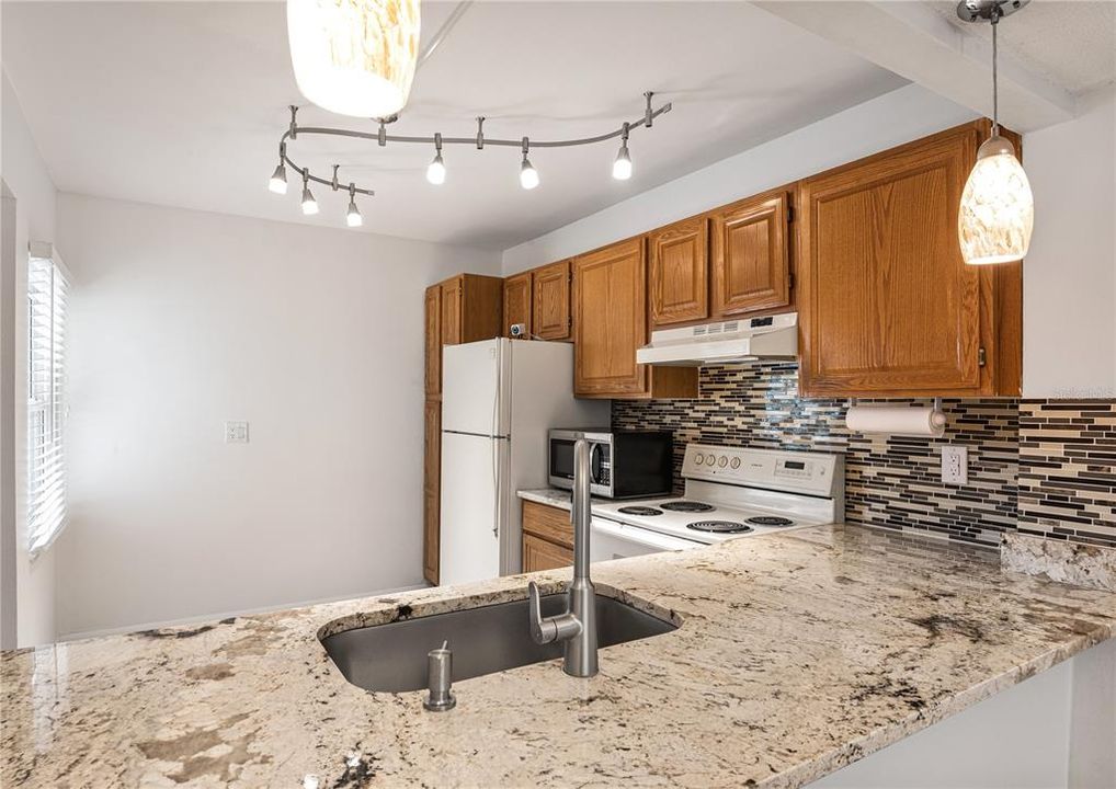 Под контрактом: $194,900 (2 спален, 2 ванн, 955 Квадратных фут)