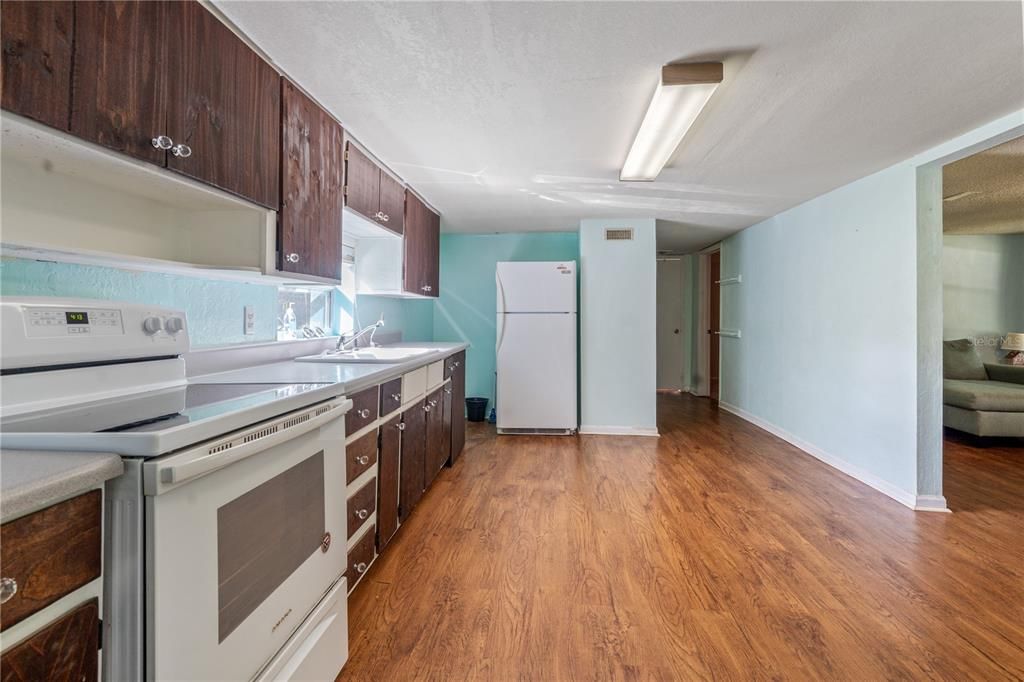 На продажу: $159,900 (2 спален, 1 ванн, 912 Квадратных фут)