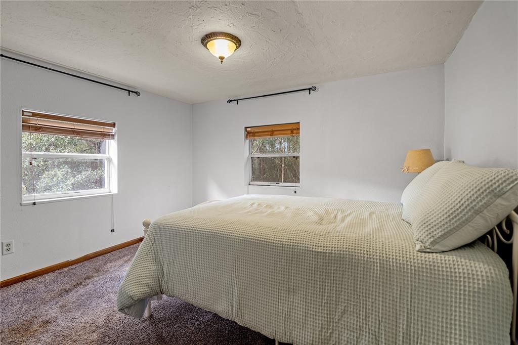 На продажу: $159,900 (2 спален, 1 ванн, 912 Квадратных фут)