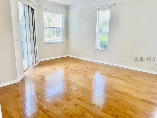 合同活跃: $3,500 (4 贝兹, 3 浴室, 2415 平方英尺)