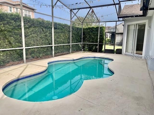 合同活跃: $3,500 (4 贝兹, 3 浴室, 2415 平方英尺)