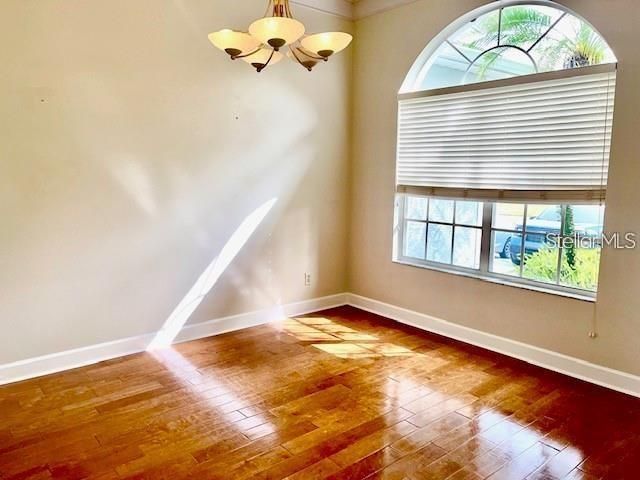 合同活跃: $3,500 (4 贝兹, 3 浴室, 2415 平方英尺)