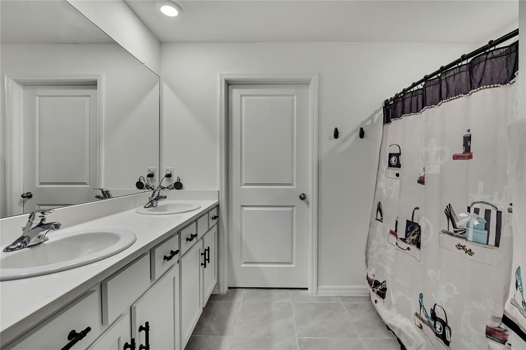 Active With Contract: $365,000 (5 beds, 3 baths, 2605 Square Feet)