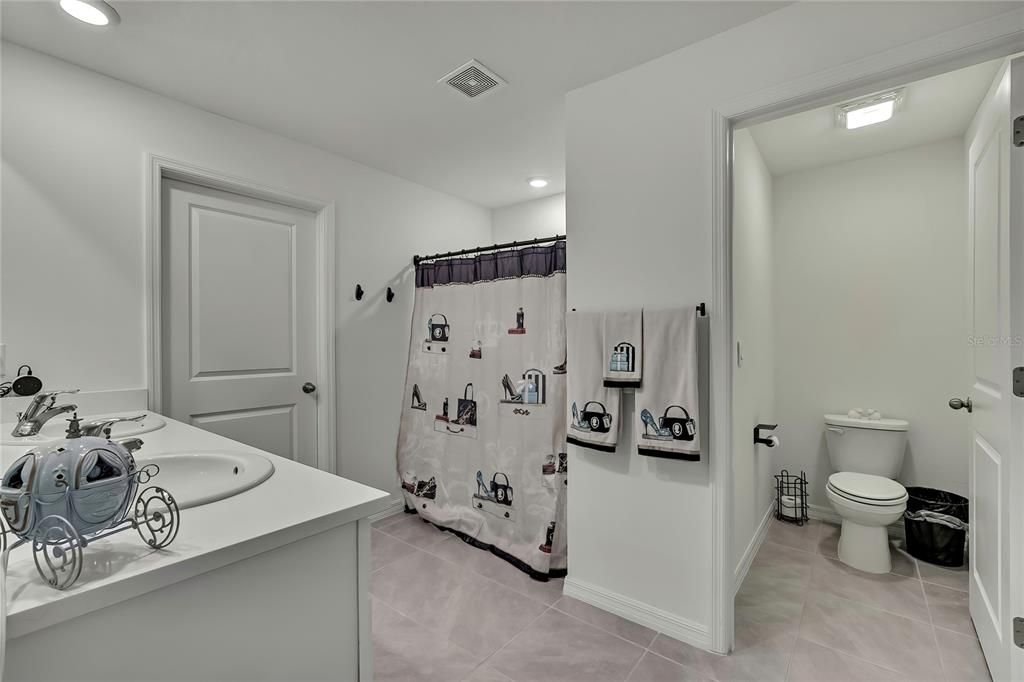 Active With Contract: $365,000 (5 beds, 3 baths, 2605 Square Feet)