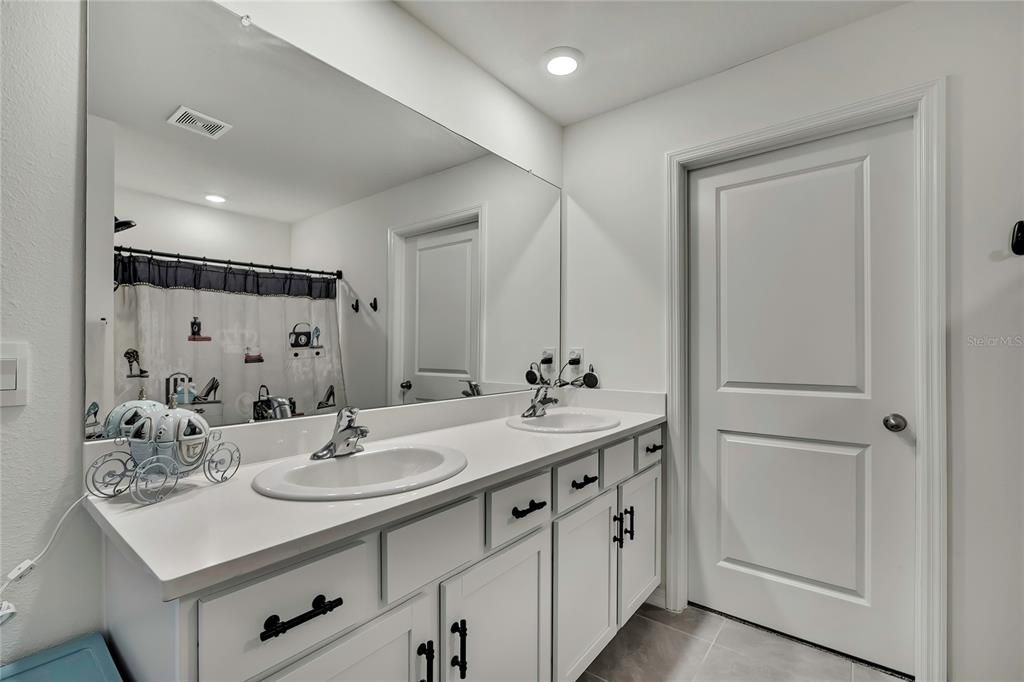 Active With Contract: $365,000 (5 beds, 3 baths, 2605 Square Feet)