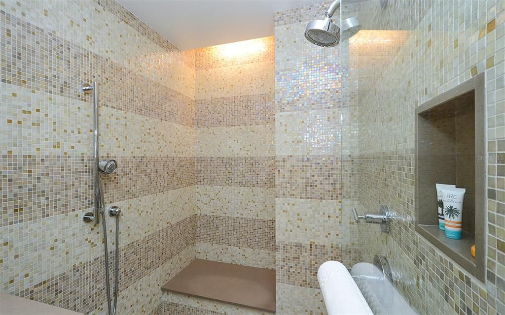 For Sale: $35,000 (4 beds, 4 baths, 2625 Square Feet)