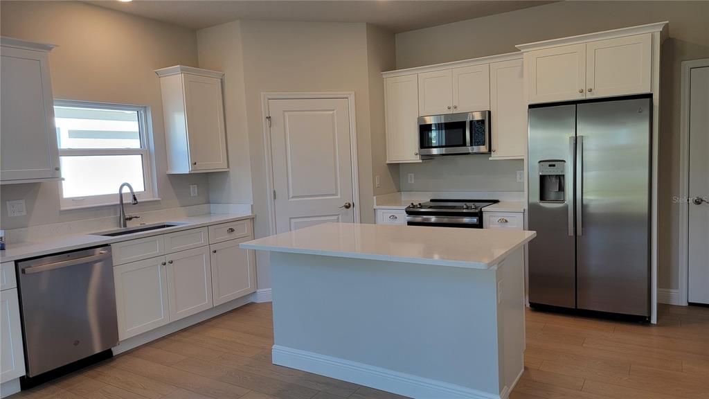 For Sale: $414,900 (3 beds, 2 baths, 1916 Square Feet)