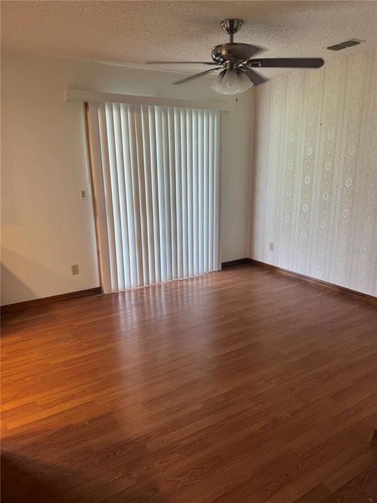 Activo con contrato: $239,000 (3 camas, 2 baños, 1232 Pies cuadrados)