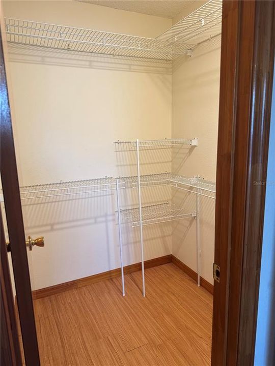 Activo con contrato: $239,000 (3 camas, 2 baños, 1232 Pies cuadrados)