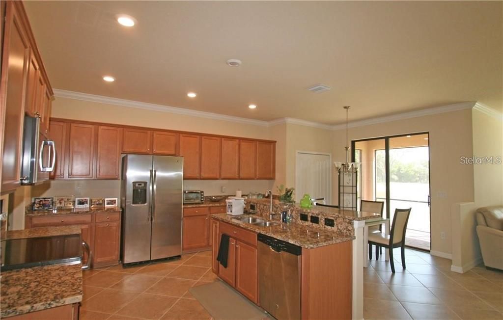 出租: $3,250 (5 贝兹, 3 浴室, 3285 平方英尺)