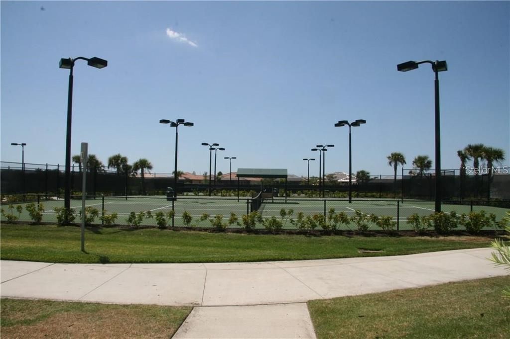 出租: $3,250 (5 贝兹, 3 浴室, 3285 平方英尺)