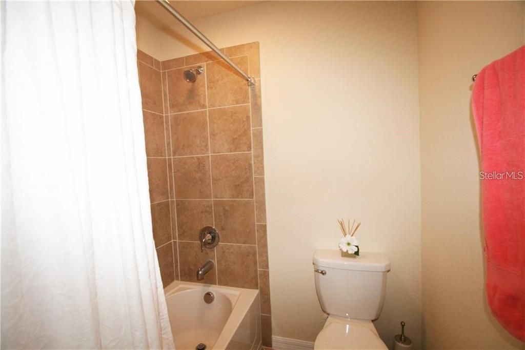 出租: $3,250 (5 贝兹, 3 浴室, 3285 平方英尺)