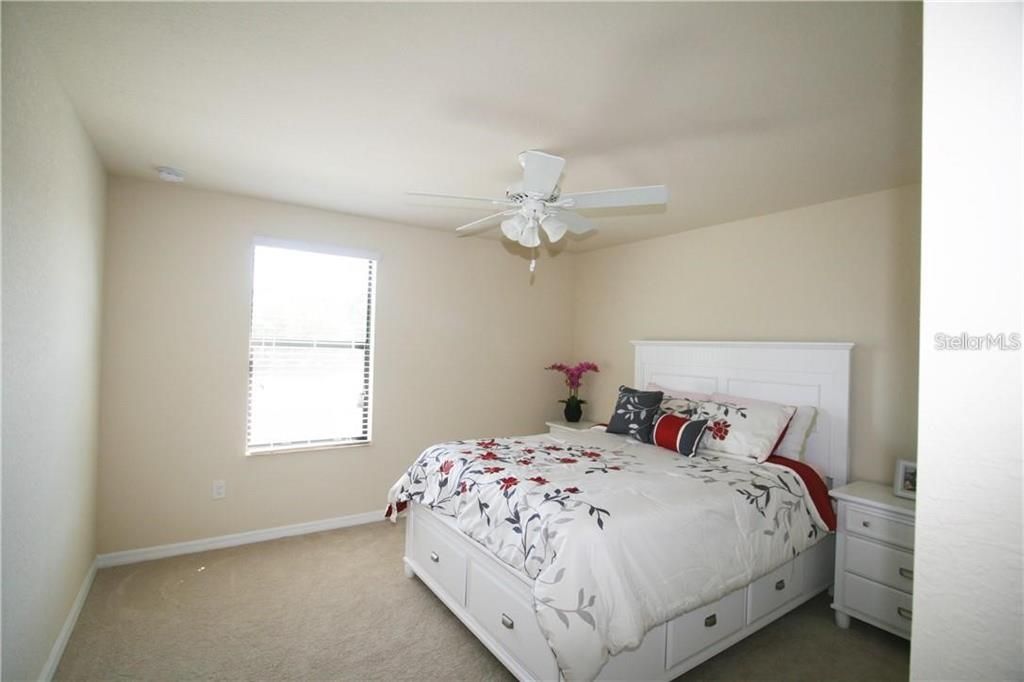 出租: $3,250 (5 贝兹, 3 浴室, 3285 平方英尺)