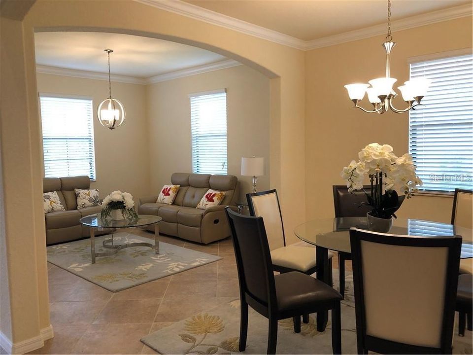 出租: $3,250 (5 贝兹, 3 浴室, 3285 平方英尺)