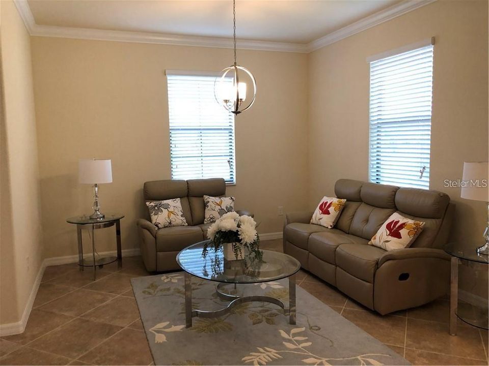 出租: $3,250 (5 贝兹, 3 浴室, 3285 平方英尺)