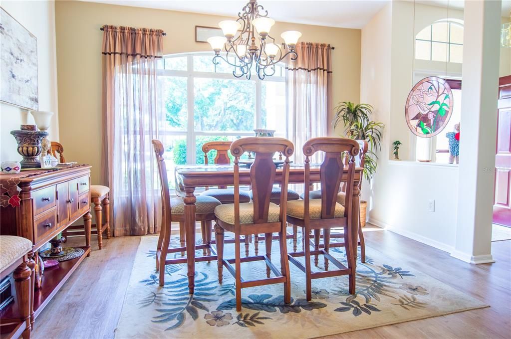 Activo con contrato: $509,900 (3 camas, 2 baños, 1852 Pies cuadrados)