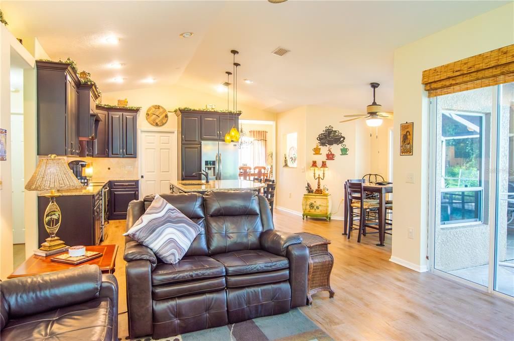 Activo con contrato: $509,900 (3 camas, 2 baños, 1852 Pies cuadrados)