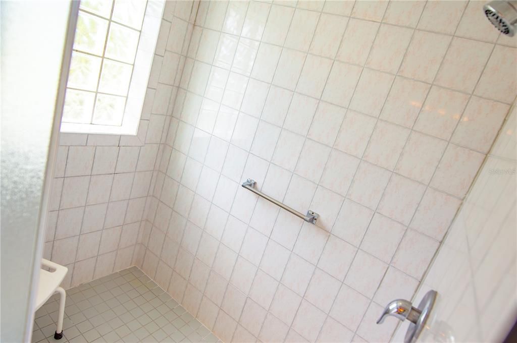 Activo con contrato: $509,900 (3 camas, 2 baños, 1852 Pies cuadrados)