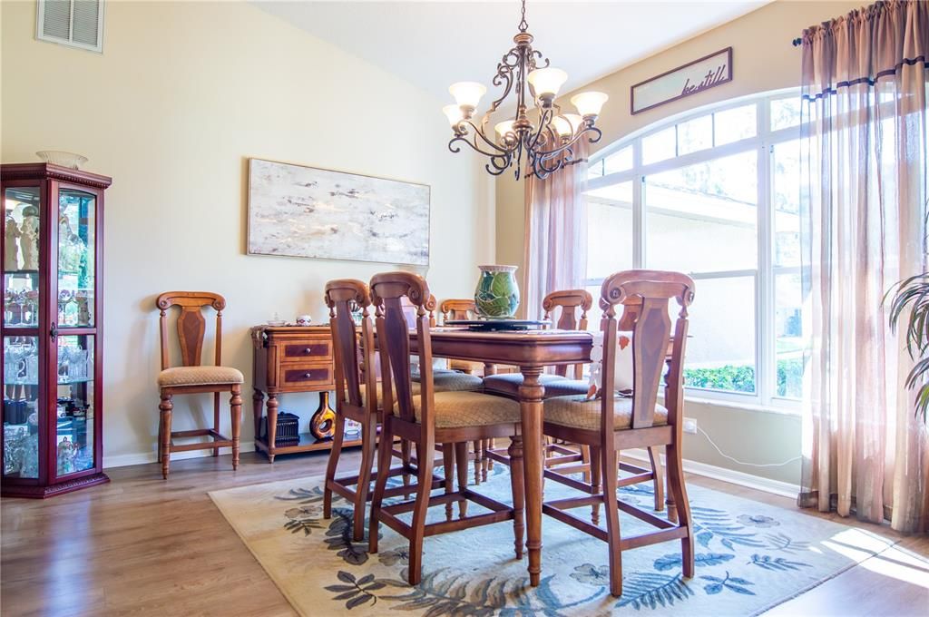 Activo con contrato: $509,900 (3 camas, 2 baños, 1852 Pies cuadrados)