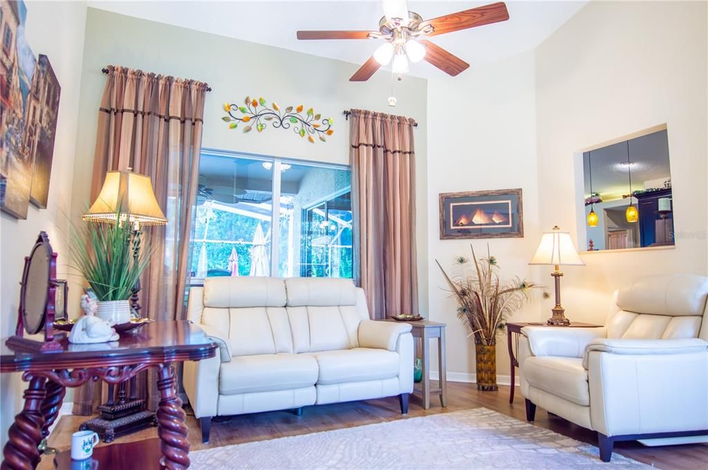 Activo con contrato: $509,900 (3 camas, 2 baños, 1852 Pies cuadrados)