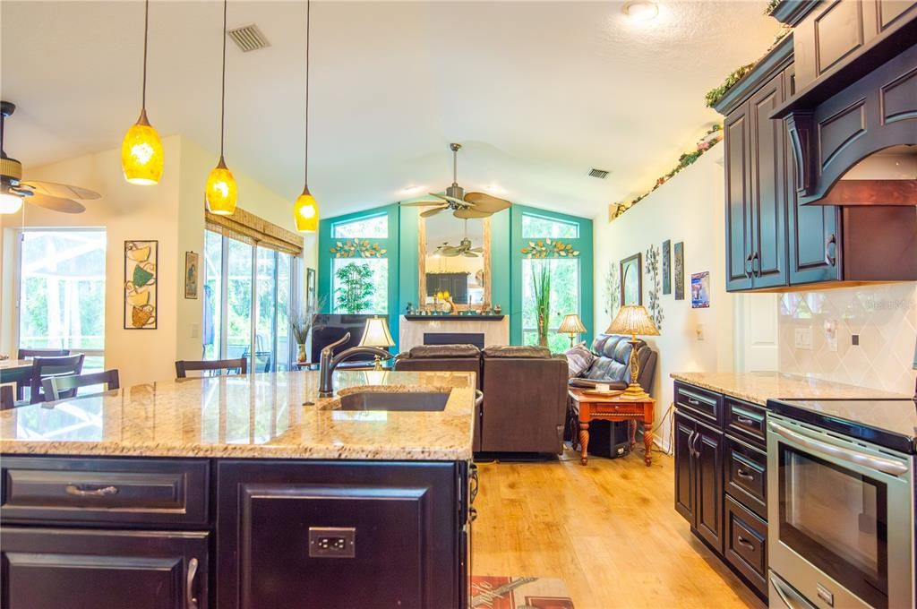 Activo con contrato: $509,900 (3 camas, 2 baños, 1852 Pies cuadrados)