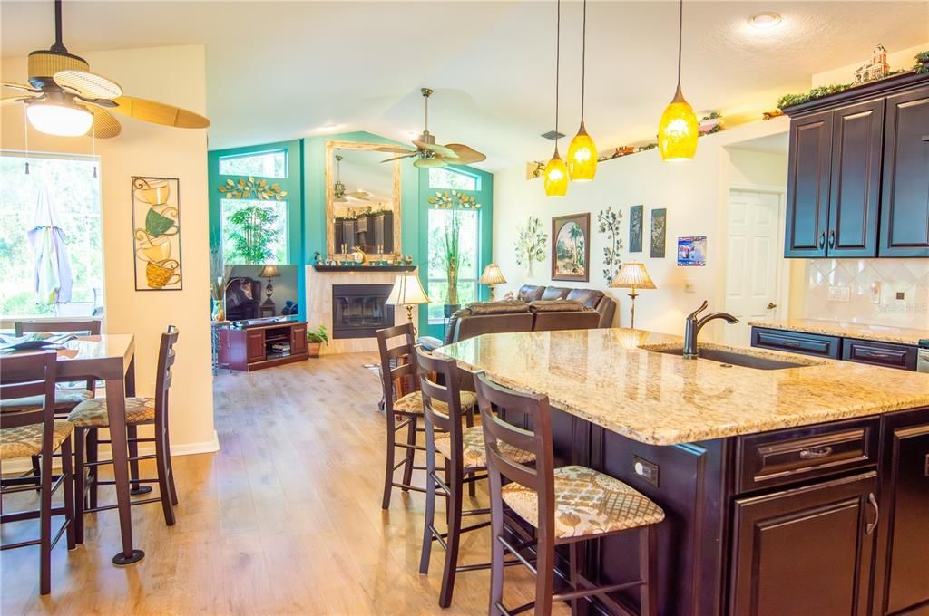 Activo con contrato: $509,900 (3 camas, 2 baños, 1852 Pies cuadrados)