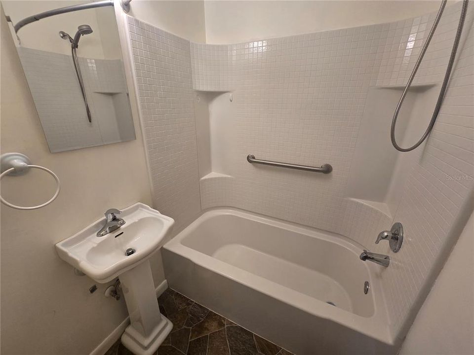 Active With Contract: $245,000 (3 beds, 2 baths, 1476 Square Feet)