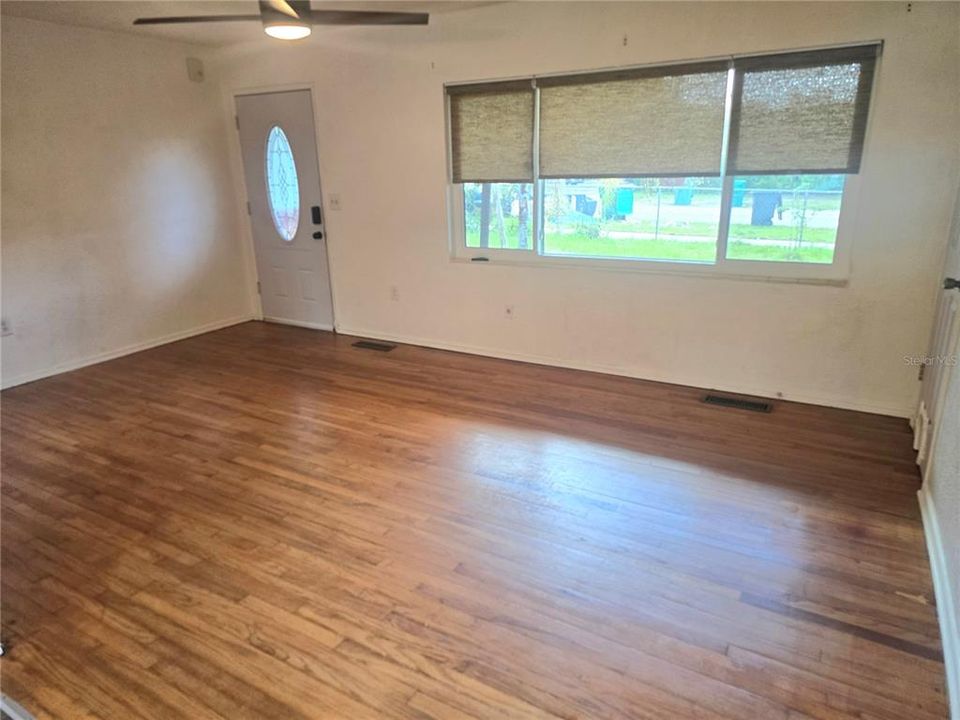 Active With Contract: $245,000 (3 beds, 2 baths, 1476 Square Feet)