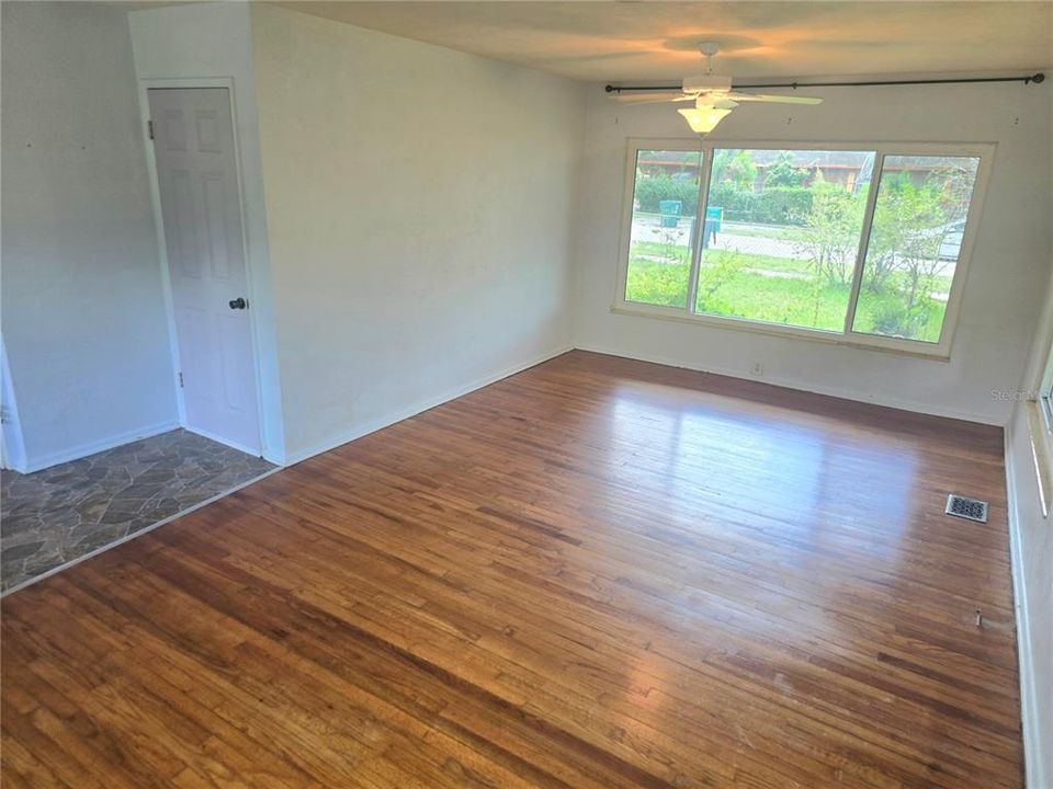 Active With Contract: $245,000 (3 beds, 2 baths, 1476 Square Feet)