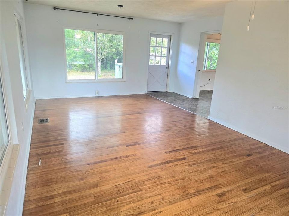 Active With Contract: $245,000 (3 beds, 2 baths, 1476 Square Feet)