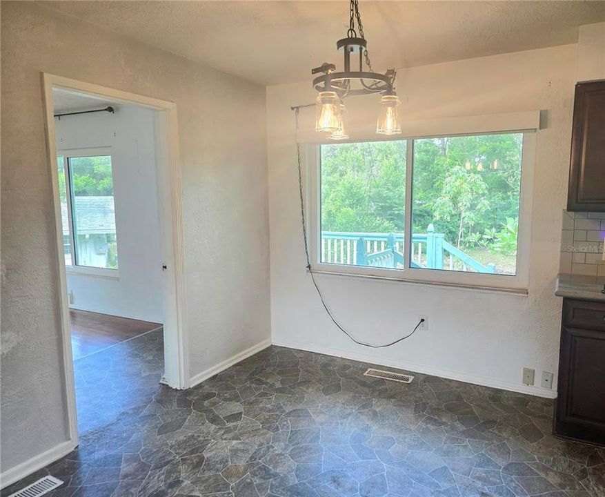 Active With Contract: $245,000 (3 beds, 2 baths, 1476 Square Feet)